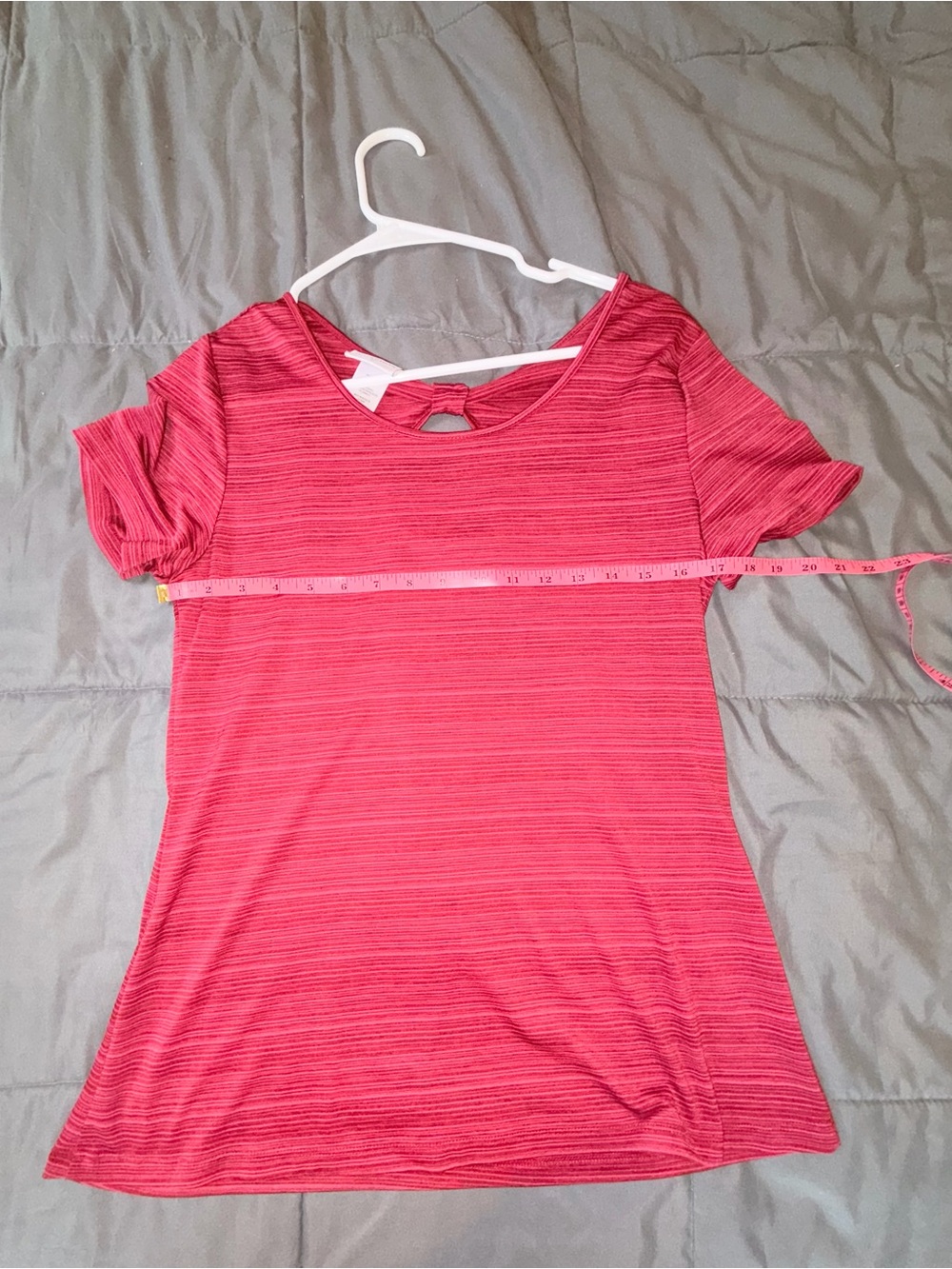 Jaclyn Smith Pink Textured Keyhole Back Short Sleeve Top Size Medium - Picture 5 of 6